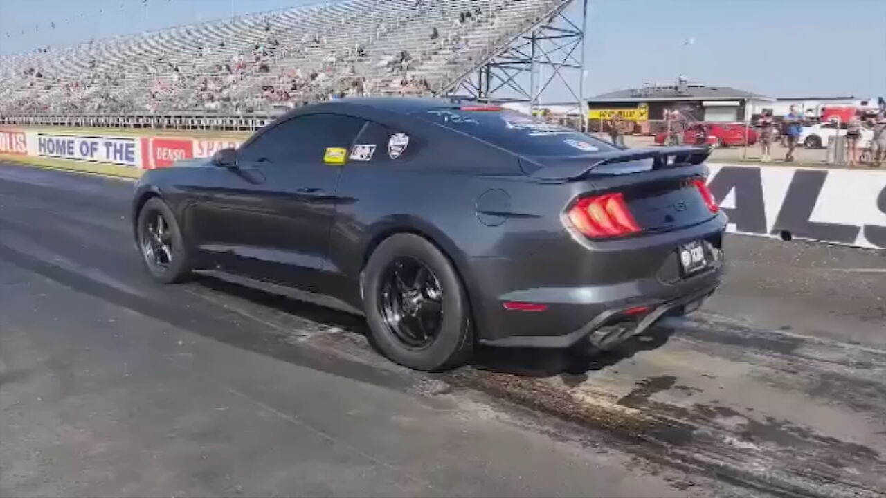 BOWLING GREEN DRAG RACING COUPLE.jpeg